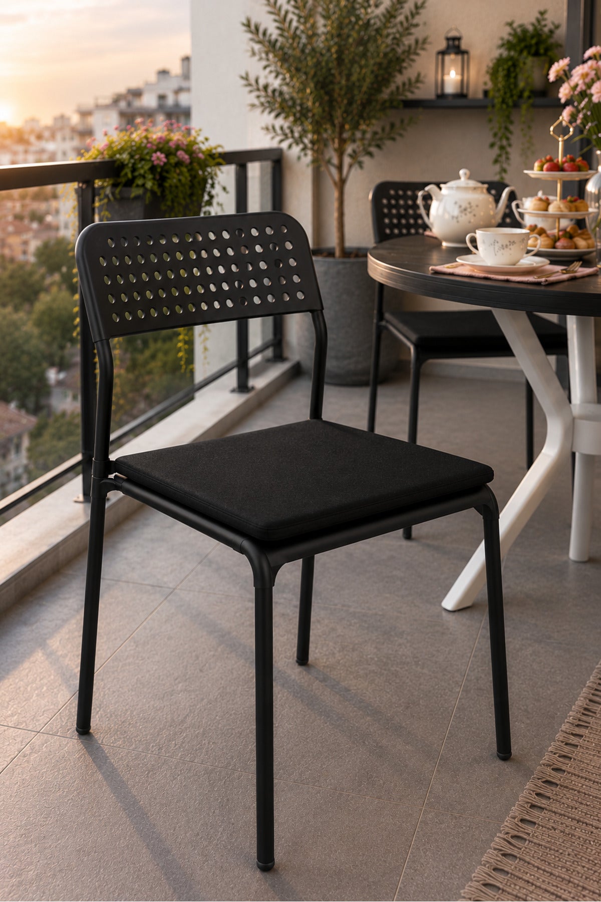 Siyah 4 Kişilik Minderli Balkon Takımı, Balkon Masası, Balkon Sandalyesi, Yuvarlak Masa, Yemek Masası, Mutfak Masa Sandalye Takımı, 4 Sandalye 1 Ma